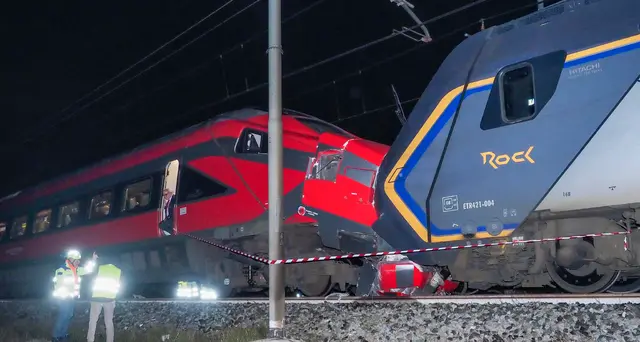 Urto tra treni: circolazione sospesa, ritardi oltre 160 minuti