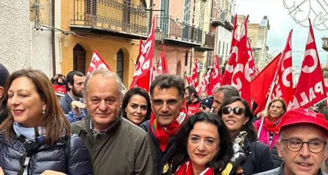 1 maggio: in 3 mila in corteo a Portella della Ginestra