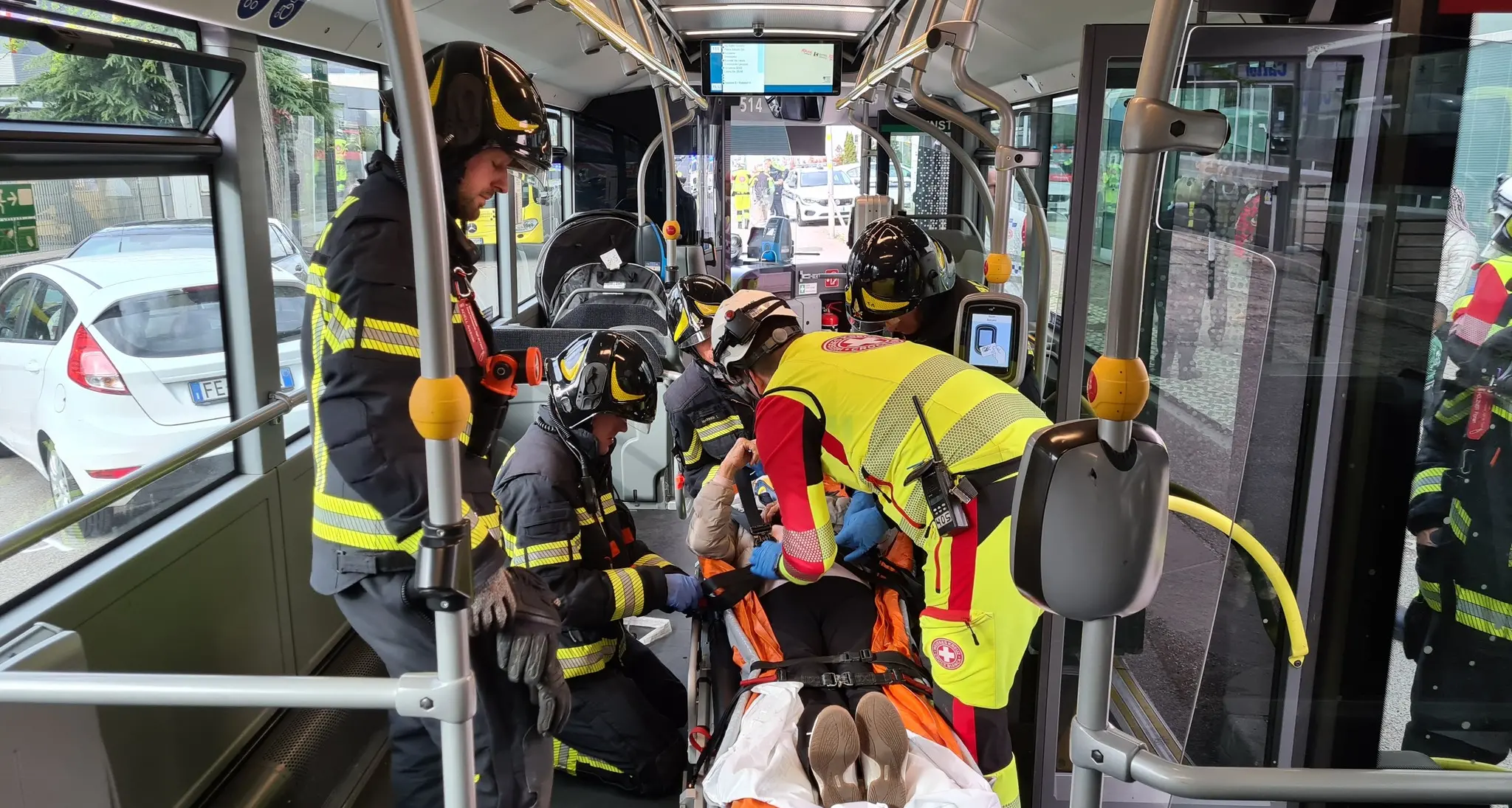 Scontro tra un bus di linea e due auto a Bolzano: sette feriti, nessuno ha riportato gravi lesioni