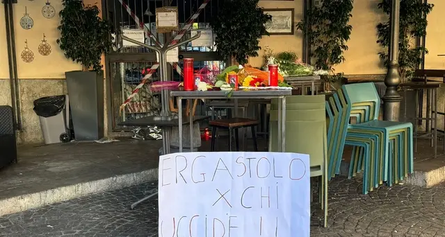 Giovane ucciso: cartello davanti a pub, ergastolo per chi uccide