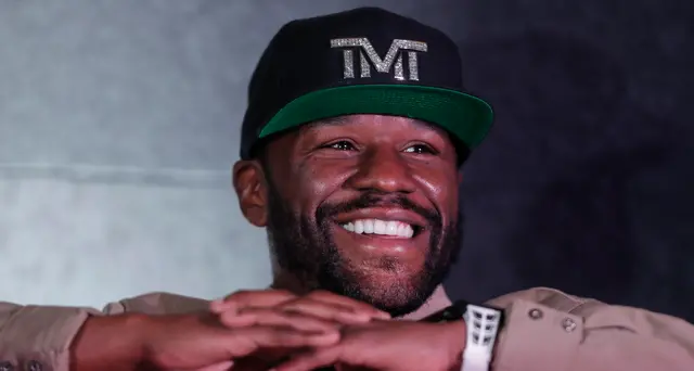 Boxe: Floyd Mayweather annuncia il suo ritorno da professionista