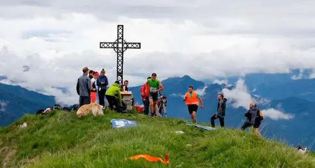 Montagna, FdI proporrà una legge contro la rimozione delle croci. Spagnolli: “La destra inventa problemi”
