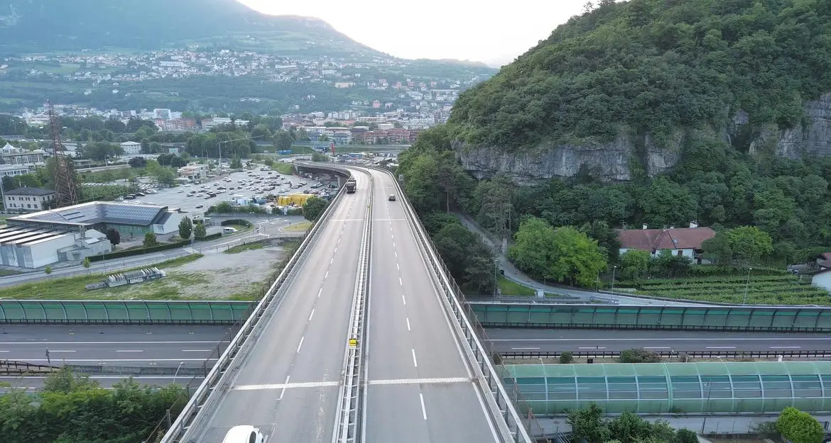 Lavori di manutenzione sul viadotto Montevideo: A22 chiusa di notte tra i caselli di Trento Nord e Sud