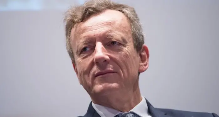 Stop alle mascherine? Battiston dice no: «Se stai al mare e non sai nuotare non entri in acqua alta senza salvagente»