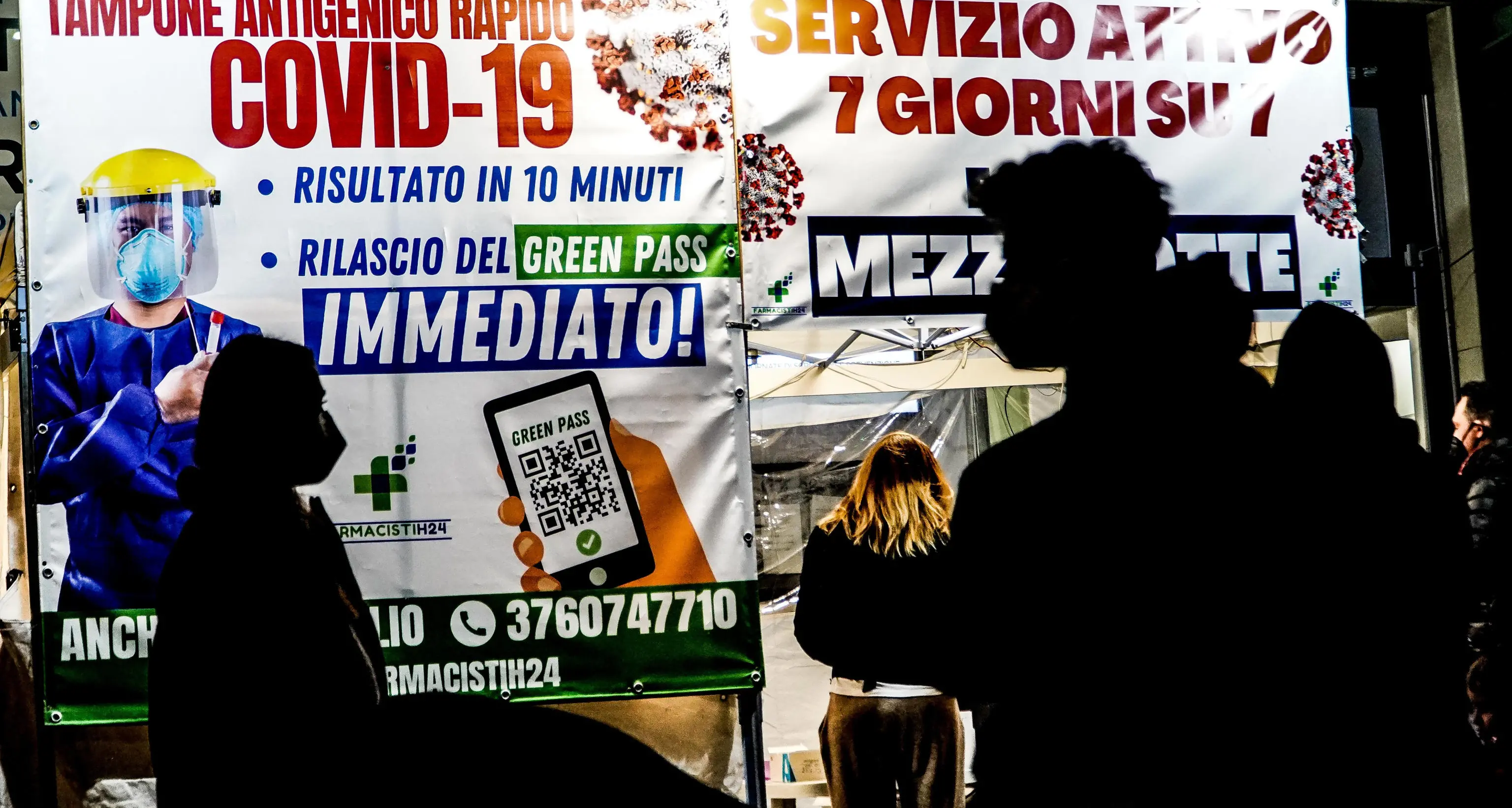 Tamponi di conferma, addio: il sistema non regge, da ieri basta un test antigenico e non serve più il molecolare