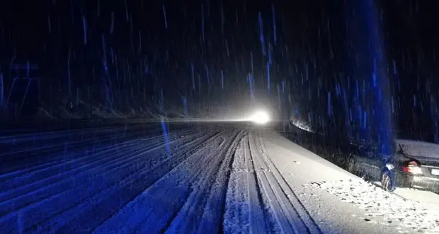 Neve sul Bellunese, allerta rossa Valanghe, chiusi i passi dolomitici Evacuazioni di abitati a rischio