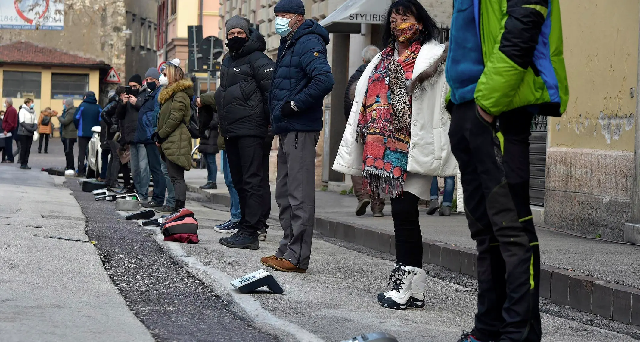 Ambulanti contro Ianeselli, protesta con i registratori di cassa in strada; \"Ridateci il mercato\"