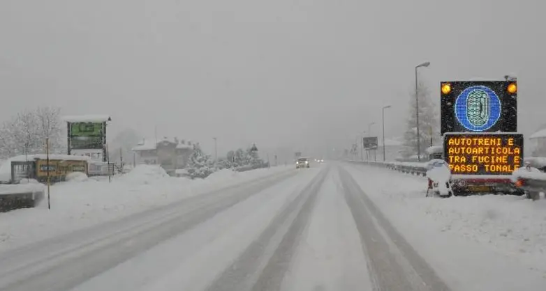 Nevicate intense sopra gli 800 metri, ecco la situazione delle strade in Trentino