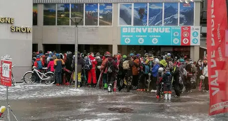 Folla per entrare in funivia, polemiche in Svizzera