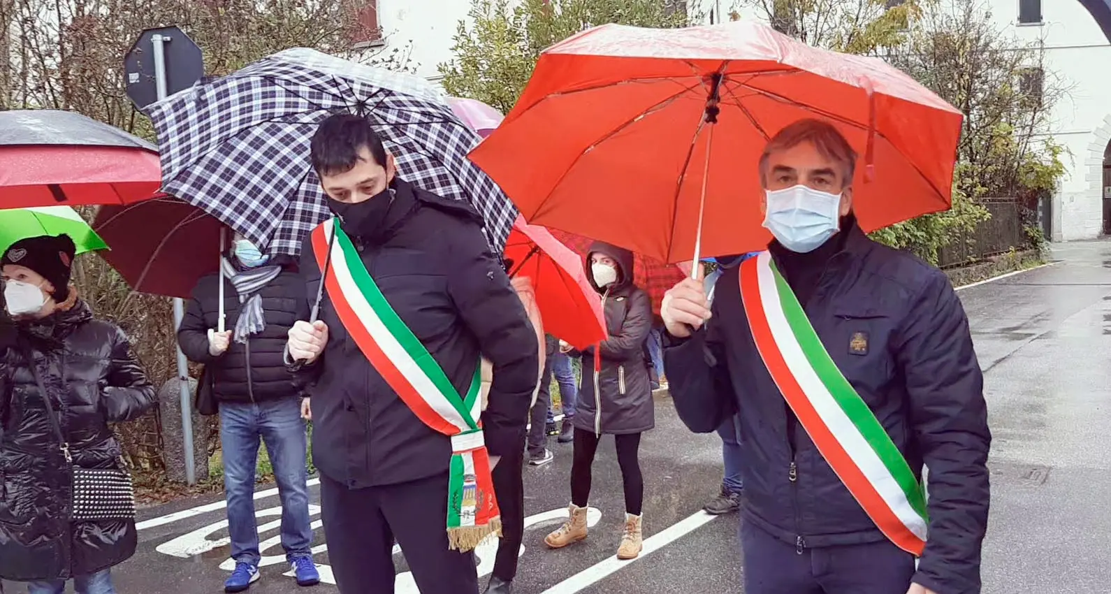 Confine chiuso fra Caffaro e Storo: i sindaci sul ponte per protestare