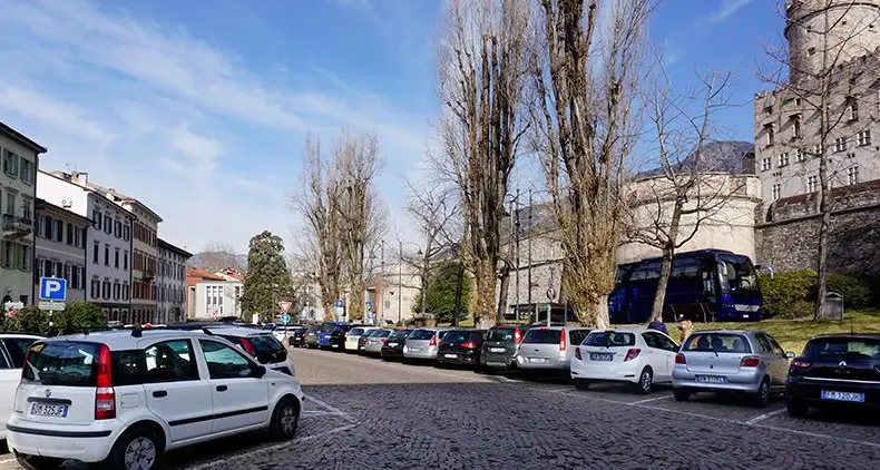 Piazza Mostra, in primavera i lavori:; basta auto parcheggiate, guarda come diventerà