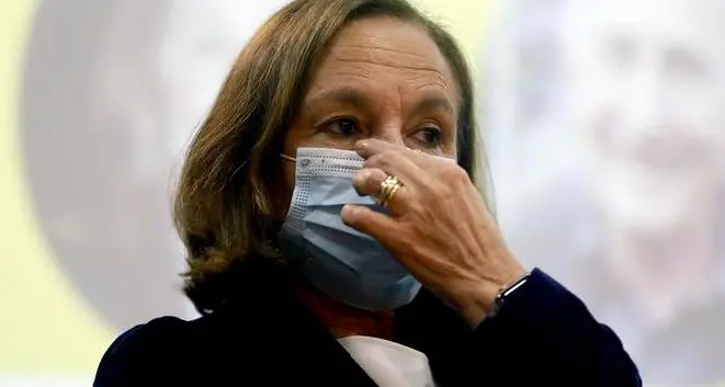 Lamorgese positiva al tampone lascia la seduta del Cdm: in isolamento i suoi \"vicini\" di tavolo, Bonafede e Di Maio