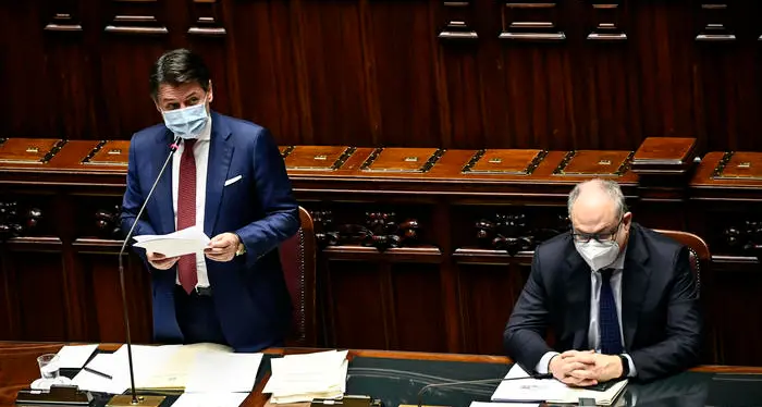 Riforma del Mes: i renziani firmano ma sul Recovery Fund il premier rischia - La diretta