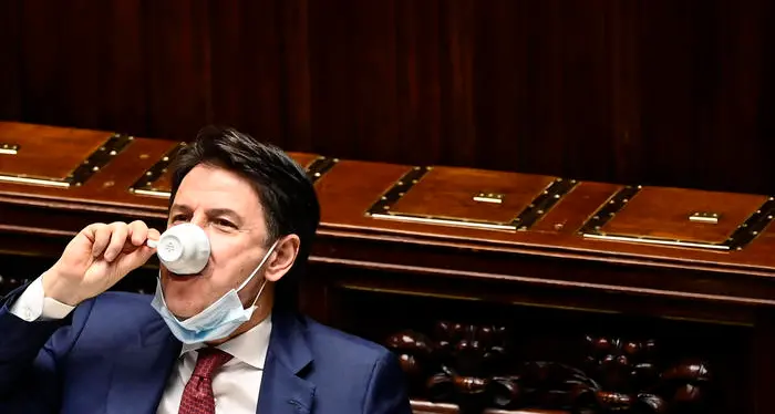 Conte va alla sfida dell'Aula oggi e domani i voti decisivi «Tutti gli scenari aperti»