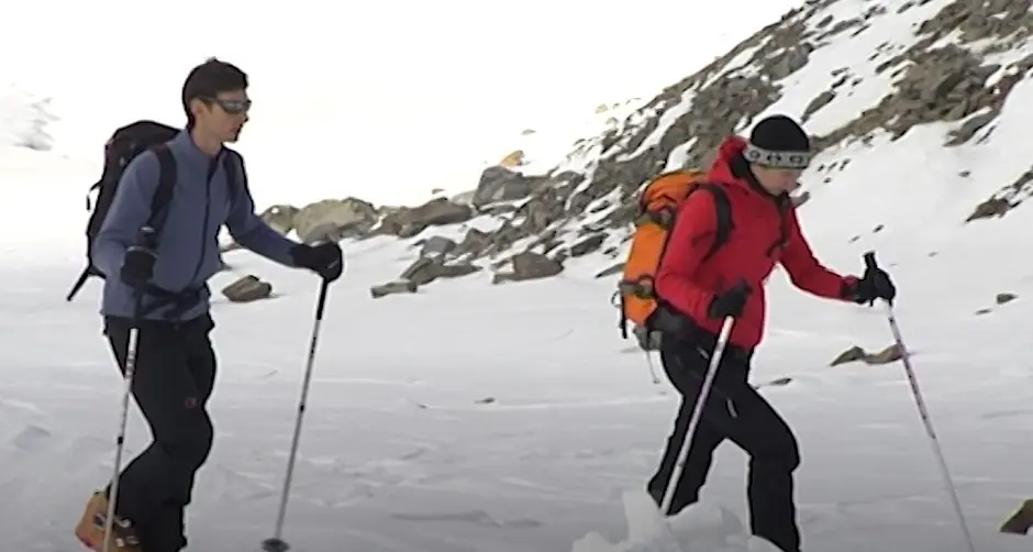 Tanta neve e impianti fermi Ed è boom di ciaspole e scialpinisti - Video