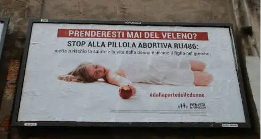 Ianeselli: Trento rimuove i manifesti antiabortisti «violenti e menzogneri» contro la pillola Ru486