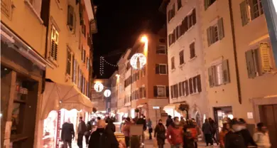 Assembramenti per lo shopping in città: governo e Cts valutano chiusure nei festivi e prefestivi