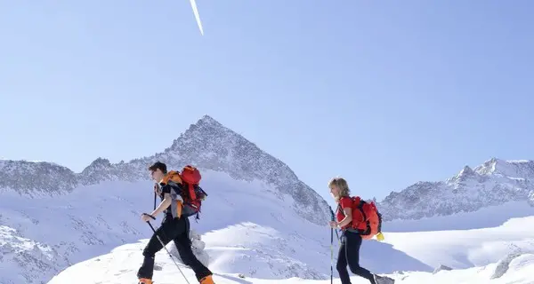 Decreto della Valle d'Aosta: \"Scialpinismo solo con guida o maestro\". E il Cai insorge