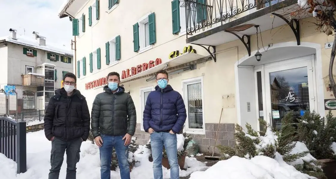 Cavalese, ristorante speciale Personale che esce da difficoltà e fornitori da cooperative sociali