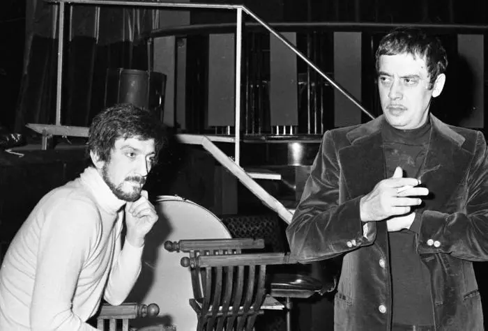 Gigi Proietti e Carmelo Bene durante la conferenza stampa per la presentazione dello spettacolo ''La cena delle beffe'', a Roma il 22 gennaio 1974. ANSA