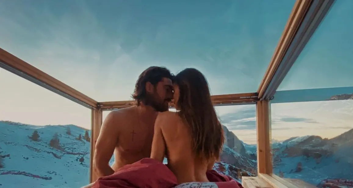 Nudi nella neve: Ignazio e Chechu, vacanza hot per i 3 anni insieme