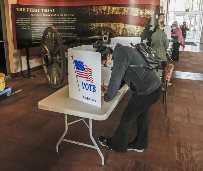 epa08795538 A voters cast marks her ballot as she votes at a polling location at the Civil War Museum in Kenosha, Wisconsin, USA, 03 November 2020. Americans vote on Election Day to choose between re-electing Donald J. Trump or electing Joe Biden as the 46th President of the United States to serve from 2021 through 2024. EPA/TANNEN MAURY