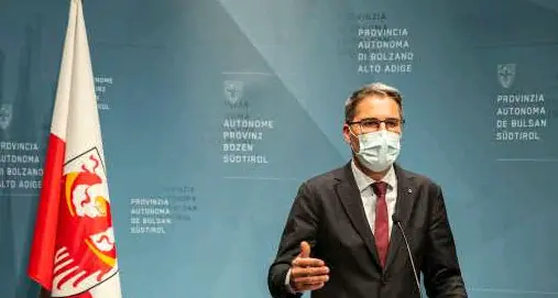 L'ordinanza di Kompatscher per un Natale \"responsabile\": di giorno si può andare ovunque, consentite le cene con i parenti