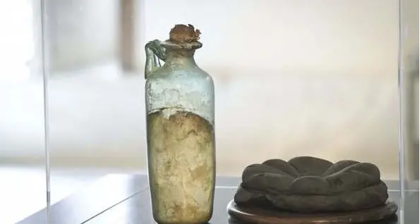 Esposta a Napoli: ecco la più antica bottiglia d'olio d'oliva del mondo