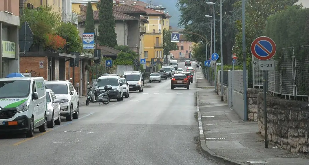 Via Gocciadoro, niente ciclabile «Impraticabile il senso unico»