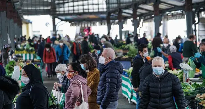 Covid, giro di vite in Veneto, Emilia e Friuli Corse e passeggiate fuori dai centri urbani Nuove restrizioni per negozi, bar e mercati