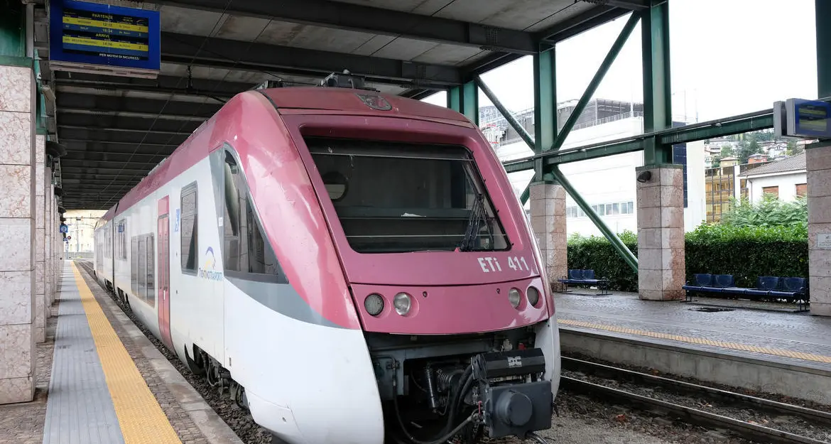 Ferrovia Trento-Malé domenica bus sostitutivi
