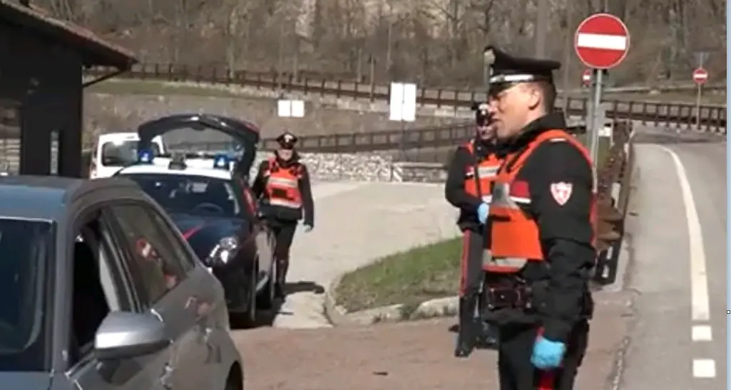 Sconfinamenti e assembramenti Tredici persone sanzionate nei controlli dei carabinieri