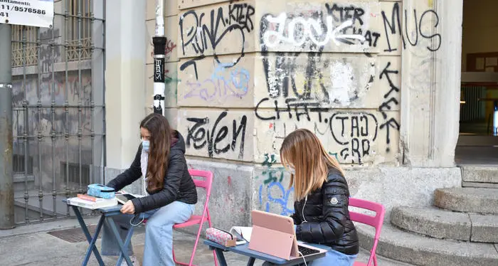 \"Schools for future\": gli studenti contro la didattica a distanza
