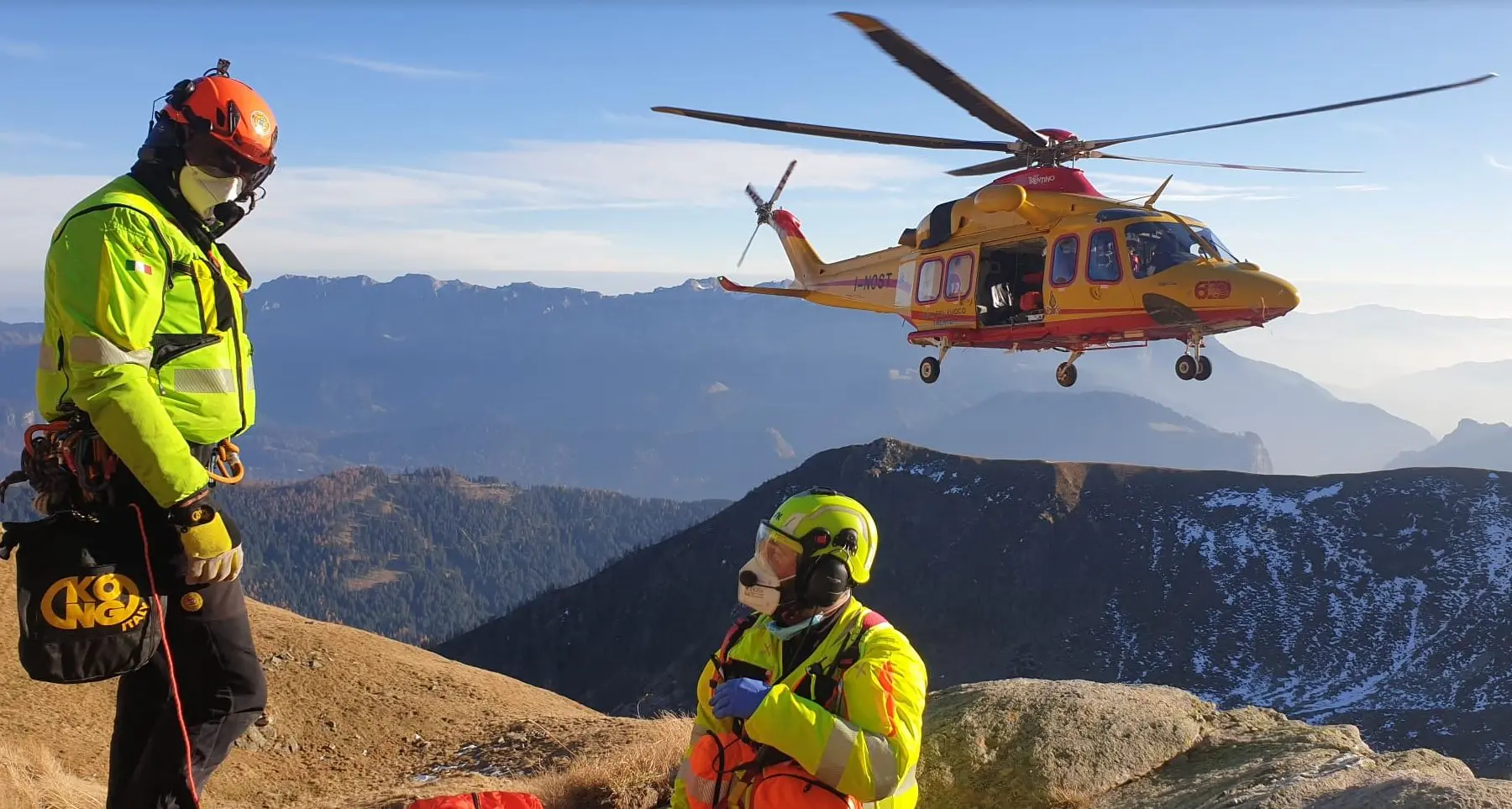 Scivolano per settanta metri e finiscono contro le rocce: salvati dall'elicottero in Vanoi