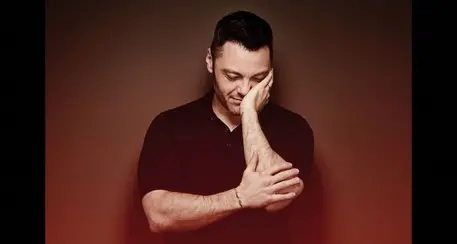 Hit parade, Tiziano Ferro è subito primo album e vinili