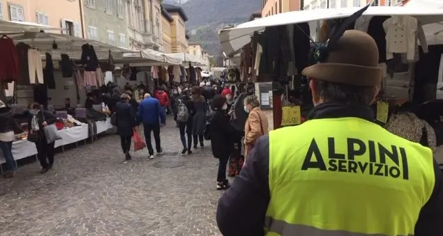 Salvo il mercato del giovedì a Trento, ma sabato restano chiusi tutti i negozi più grandi di 150 metri quadri