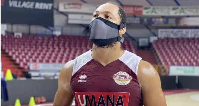 La Reyer prova la mascherina che potrebbe consentire anche gli sport di squadra