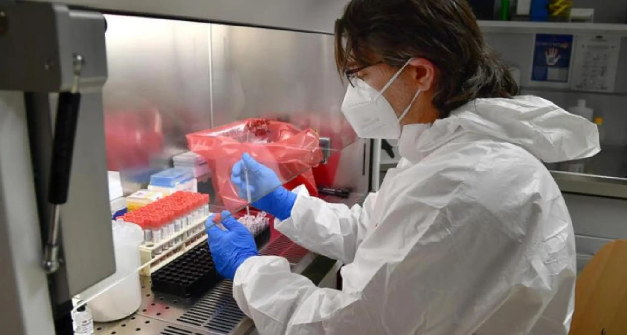 Covid: i test rapidi in farmacia, anche a pagamento: 30 euro per l'antigenico per rilevare il Covid