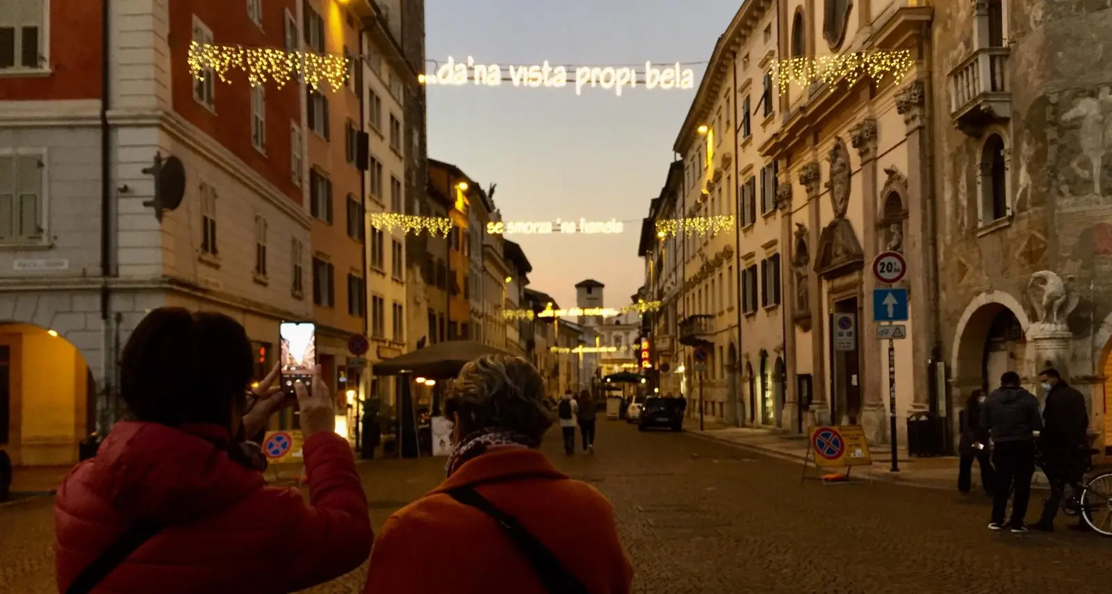 Trento presenta il Natale: senza i Mercatini, in campo luminarie \"diverse\", stelle luminose, eventi