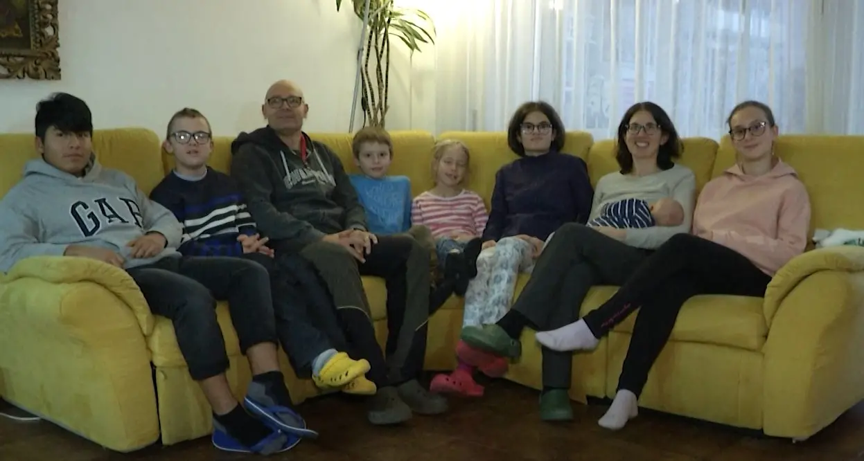 Lockdown e scuola a distanza sono difficili per tutti Ma con 7 figli è una vera sfida
