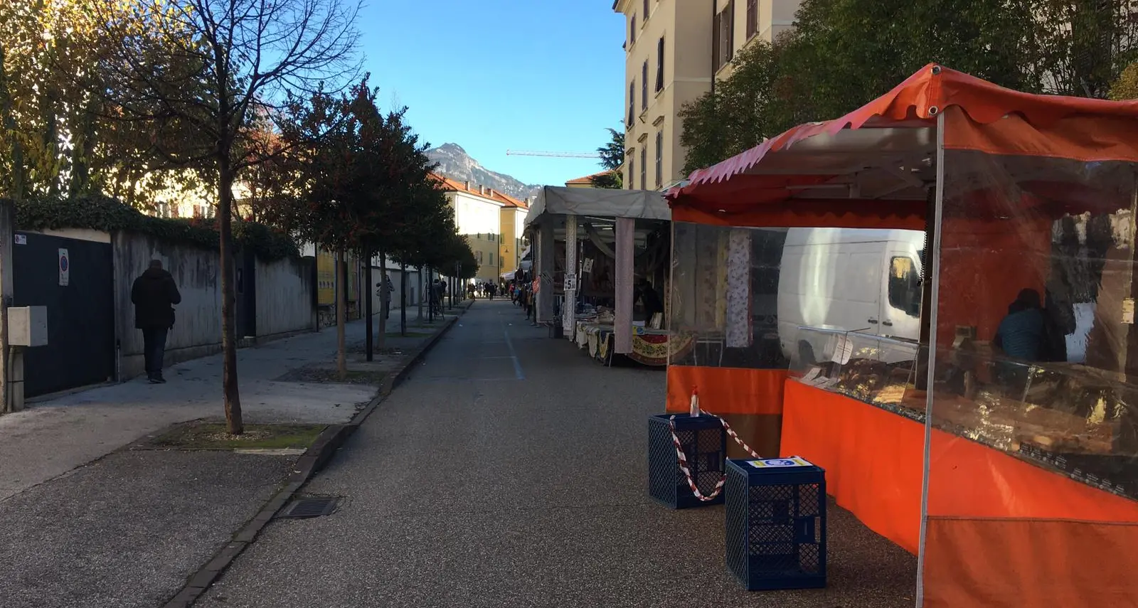 Trento ora sospende anche il mercato del giovedì Mezzolombardo lo fa e Rovereto lo riaprirà