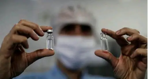 Esperti divisi sul rush vaccini Sileri e Bassetti replicano alle perplessità di Crisanti