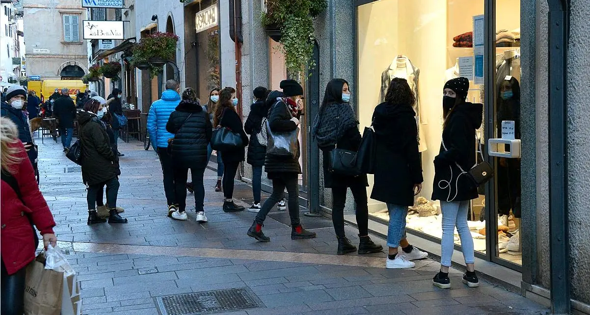 Fiducia dei consumatori calata di 20 punti: in Trentino aumenta il pessimismo sul futuro economico