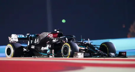 Bahrain, vince Hamilton Altra figuraccia per le Ferrari