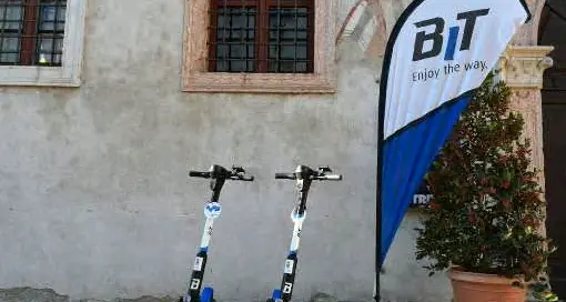 Dal 15 febbraio altri 200 monopattini elettrici a Trento: Bird lascia, subentra Wind