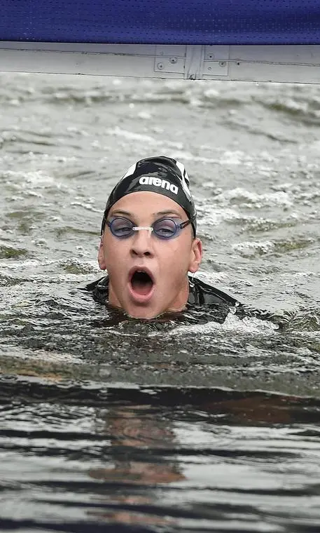 Nuoto: la trentina Arianna Bridi vince a suon di record la Capri-Napoli