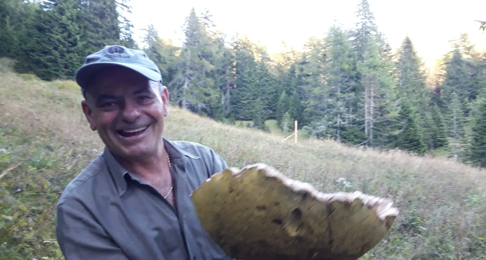 Brisa gigante di quasi 3 chili trovata in Alta Val di Non da Gianantonio e Teresa