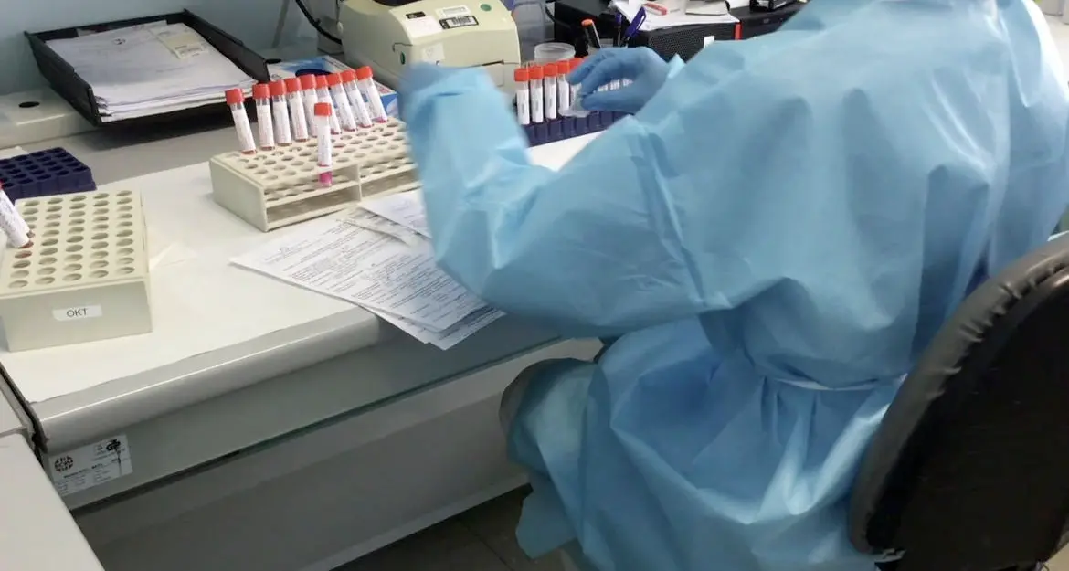 Scoperti oggi 3 positivi al Covid su 593 tamponi: sono tutti legati alla lavorazione delle carni, salgono i ricoveri