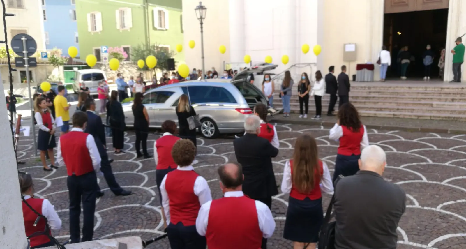 Un saluto in musica e l'abbraccio di Mezzolombardo a Loredana Degregori: «Troppo pochi 41 anni per morire»