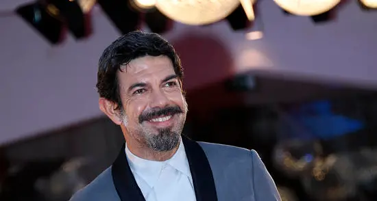 Venezia: per l'Italia Favino vince la Coppa Volpi come attore i film fuori dal Leone d'oro